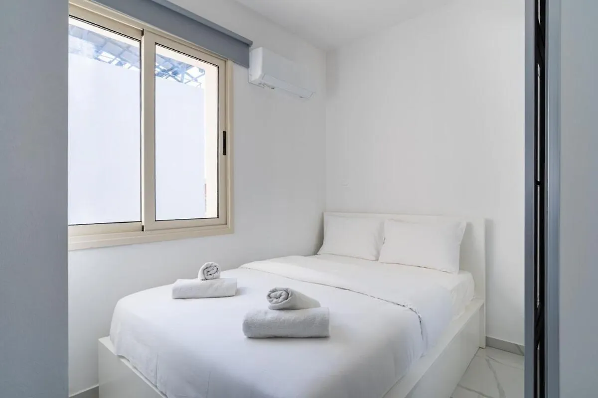 Marble - Cozy Studio W Balcony In Larnaca Apartment