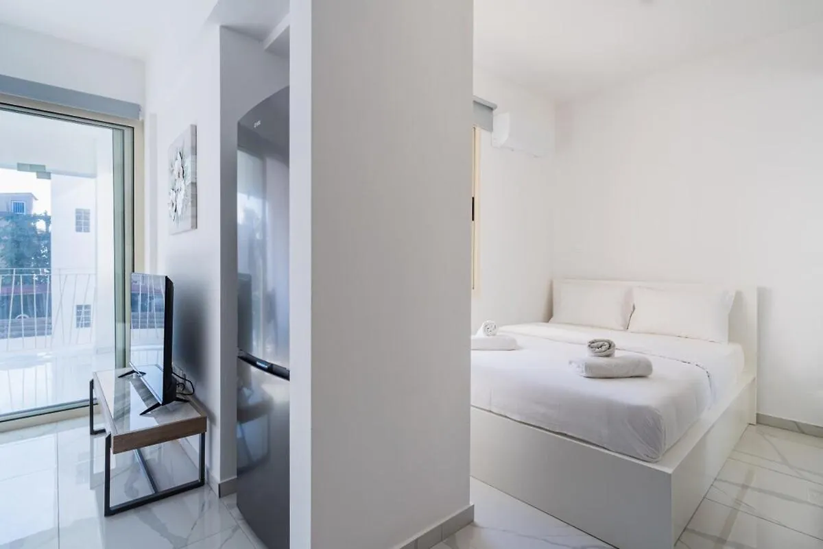 Apartment Marble - Cozy Studio W Balcony In Larnaca