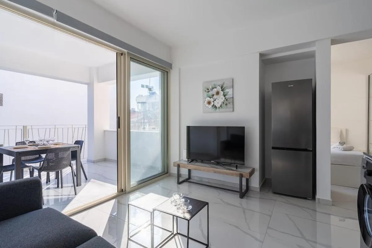 Apartment Marble - Cozy Studio W Balcony In Larnaca