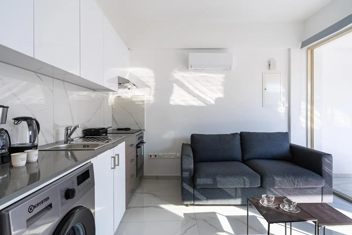 Marble - Cozy Studio W Balcony In Larnaca Apartment