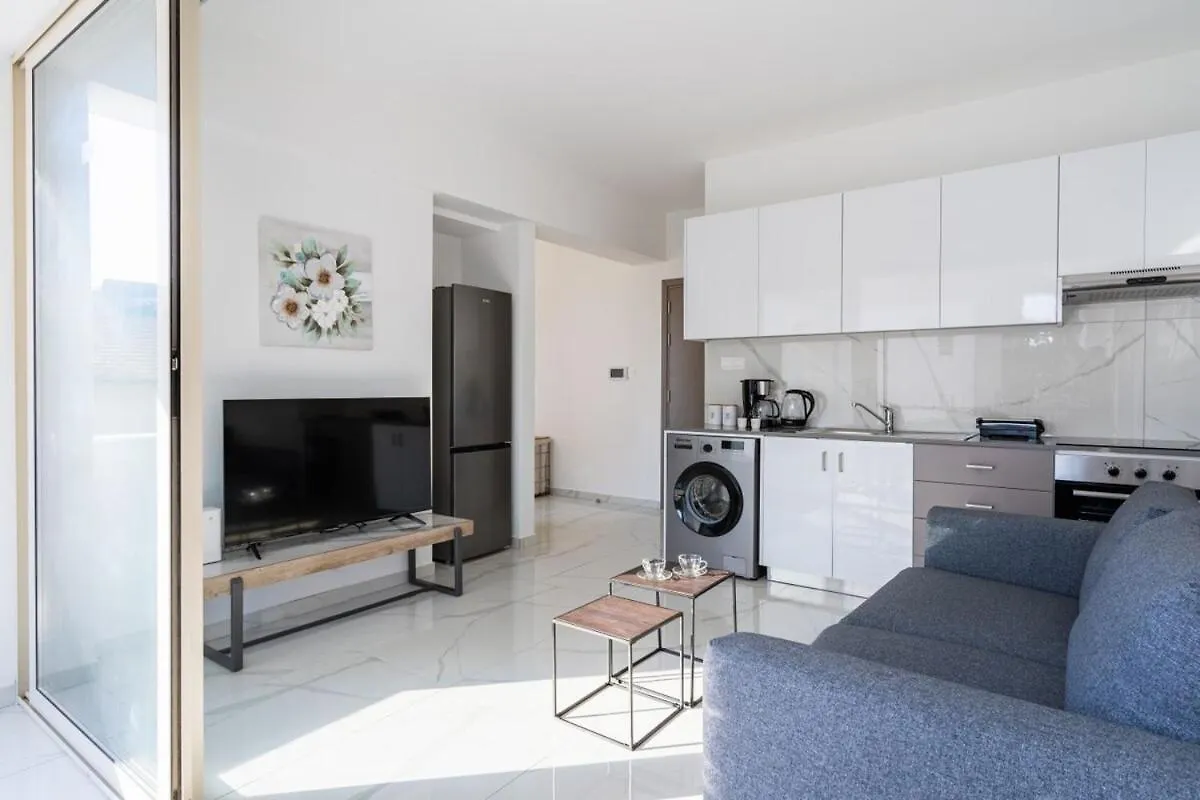 Marble - Cozy Studio W Balcony In Larnaca